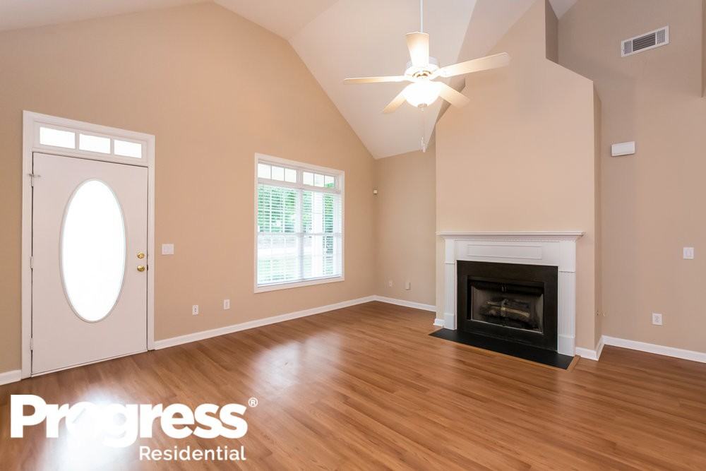 32 The Promenade - Photo 2 of 15