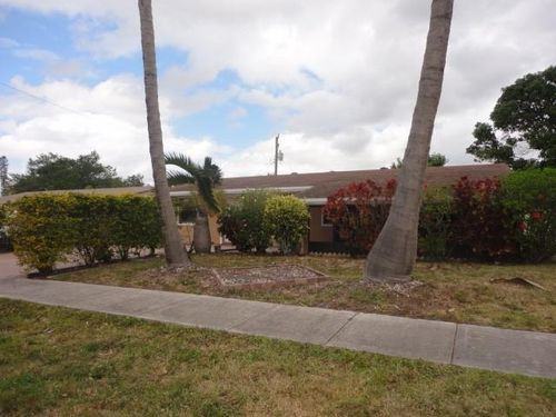 6813 SW 18th St - Photo 2 of 6