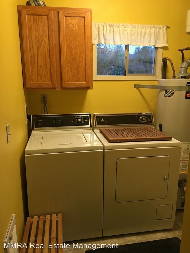 3126 Cottonwood Ave - Photo 2 of 18