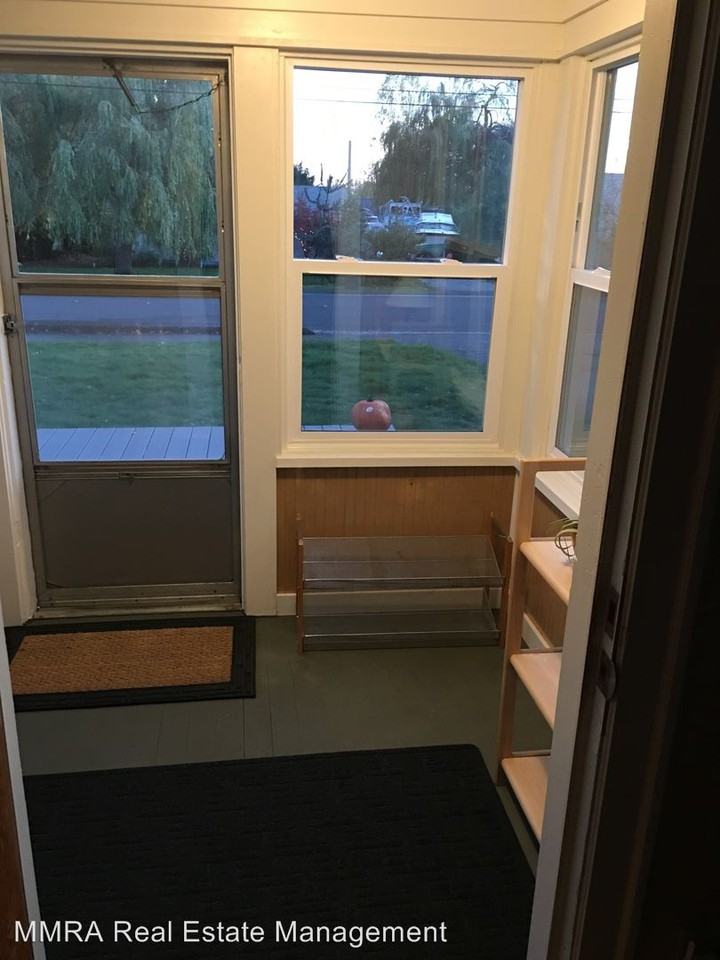 3126 Cottonwood Ave - Photo 3 of 18