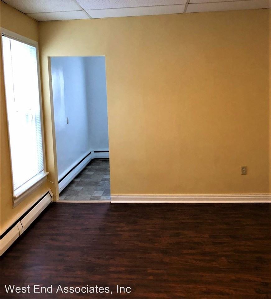 536 N New Street - Photo 3 of 7