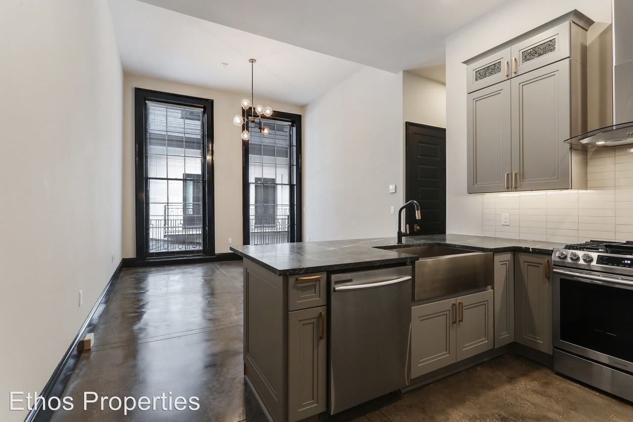 419 Carondelet St - Photo 2 of 32