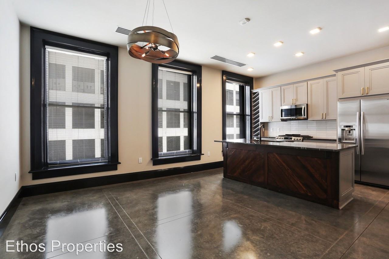 419 Carondelet St - Photo 3 of 32