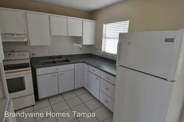 1710 Taylor Lake Cir - Photo 3 of 10