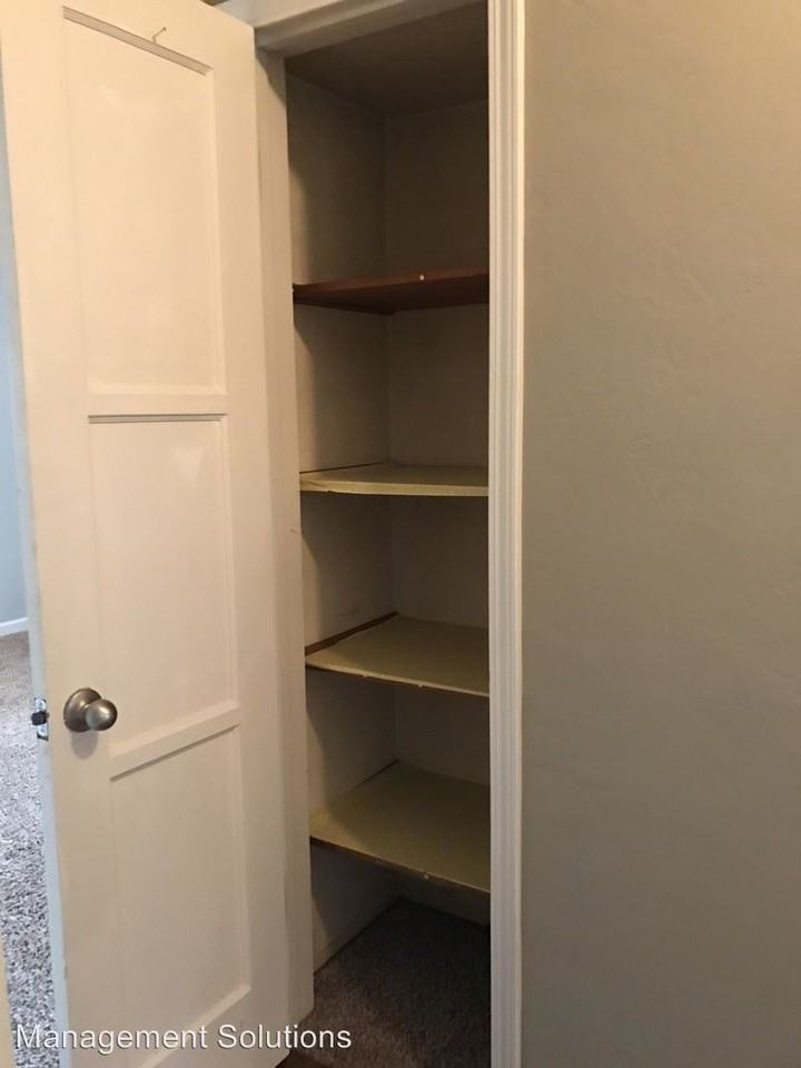 1647 49th St - Photo 3 of 28