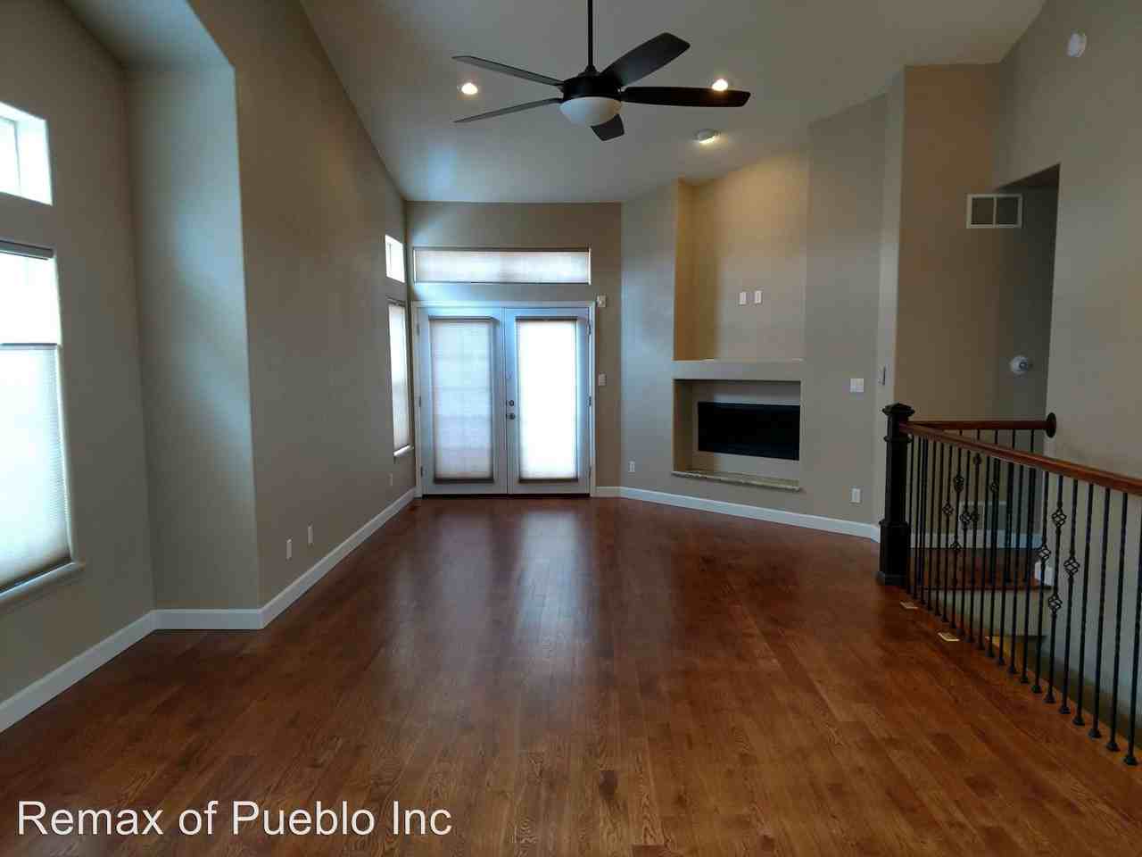 4408 Turnberry Crescent - Photo 3 of 25