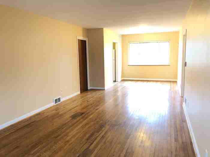 8627 Mockingbird Ln Cincinnati Oh 45231-4719 - Photo 3 of 10