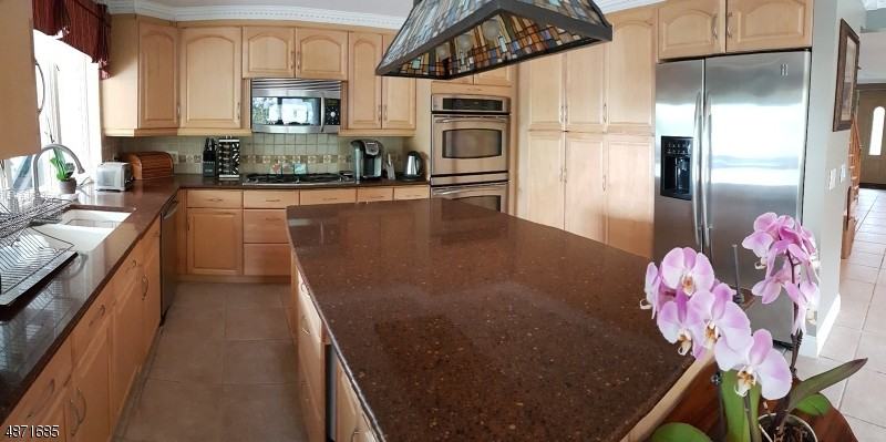 798 Lake Shore Dr - Photo 3 of 25