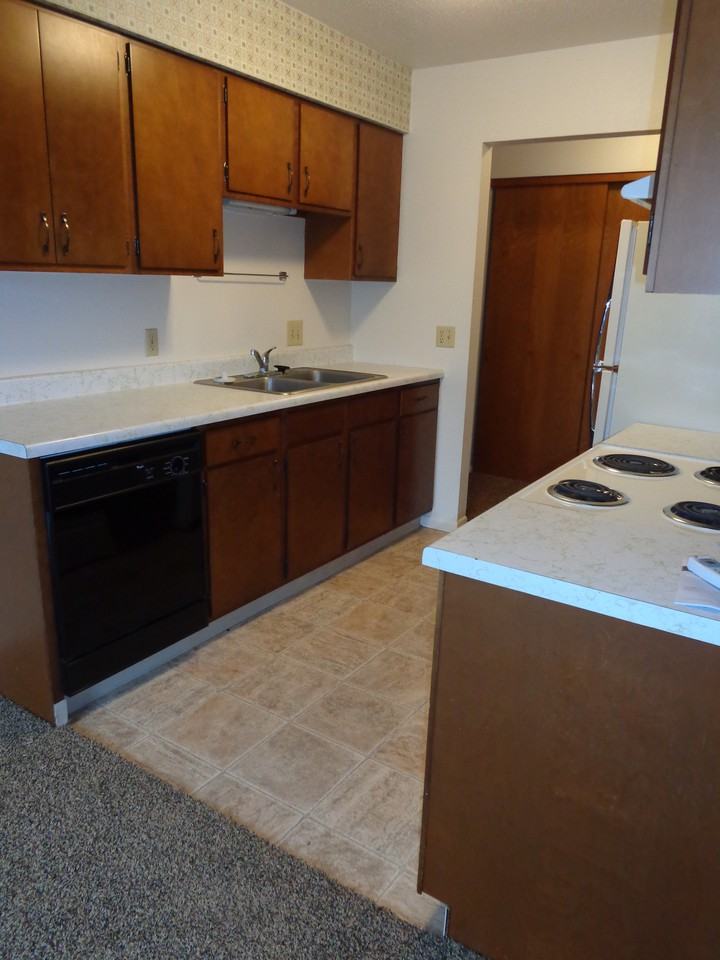 219 2nd Avenue West - Photo 3 of 11