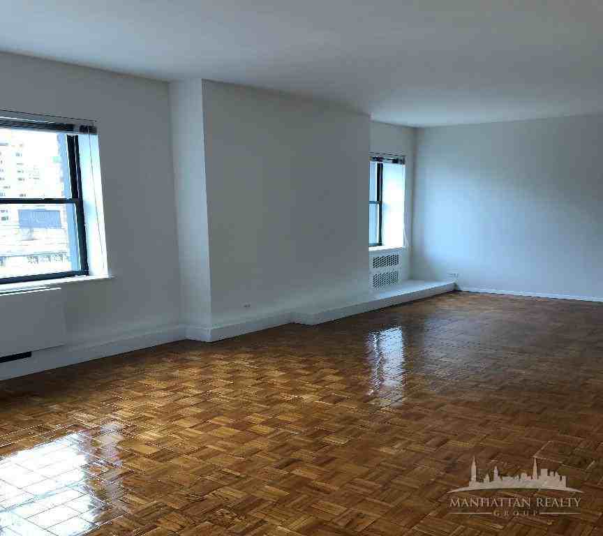 W 34th St 12A, New York, NY 10001 3 Bedroom Apartment for Rent