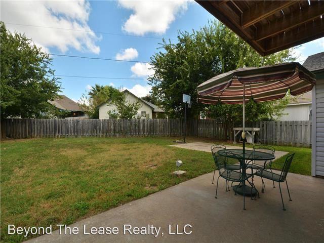 1925 Windy Park Dr - Photo 2 of 2