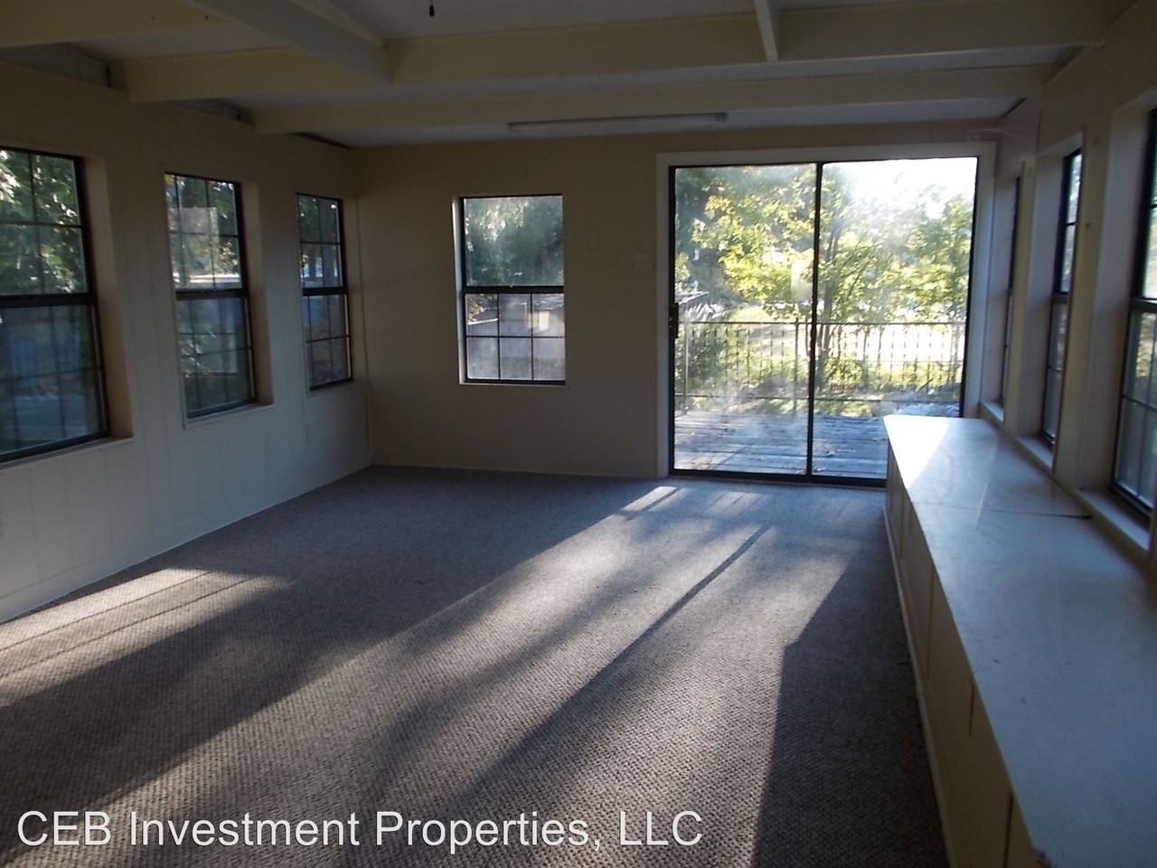 1460 Yarbro Ln - Photo 2 of 3