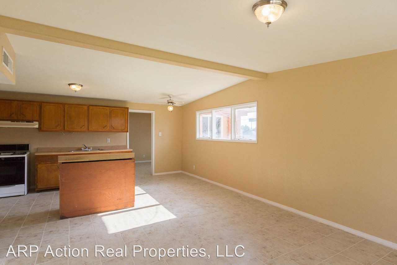 5233 Pikes Peak Dr - Photo 2 of 13