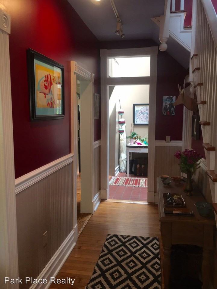 529 Day Ave SW - Photo 3 of 22