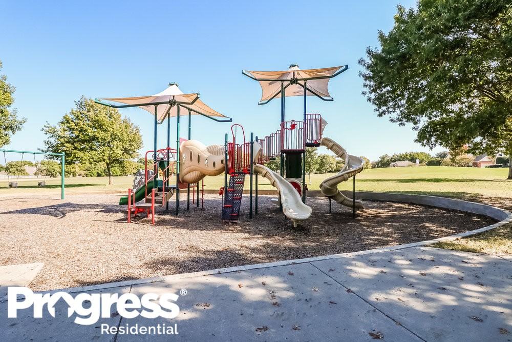 2809 Oakmont Ct - Photo 2 of 20