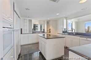 1402 Brickell Bay Dr - Photo 3 of 10