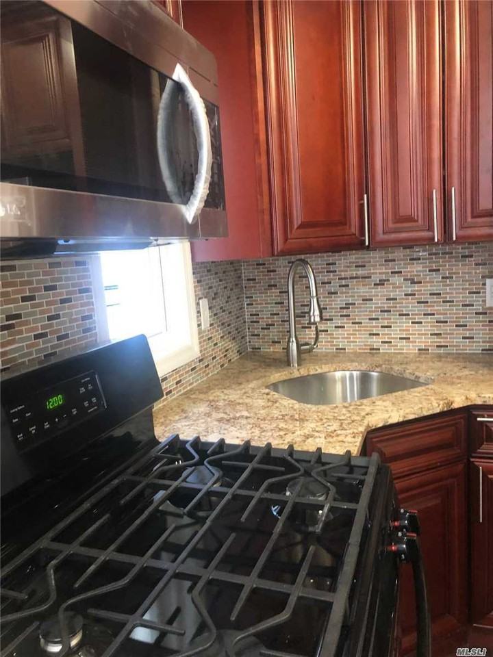 95-04 111th St - Photo 2 of 12