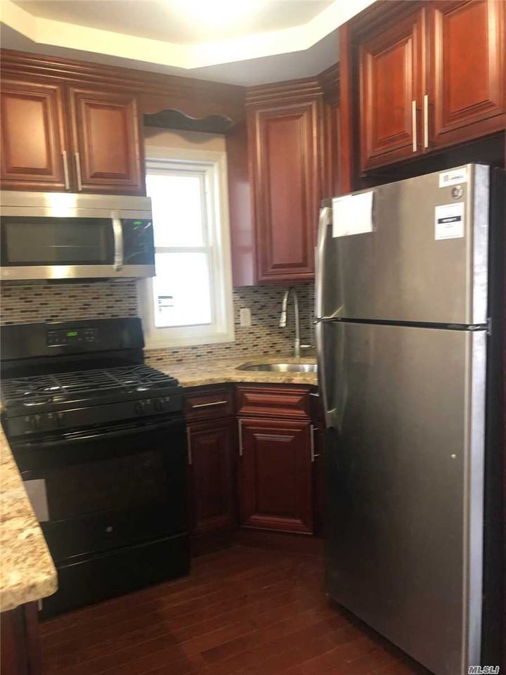 95-04 111th St - Photo 3 of 12