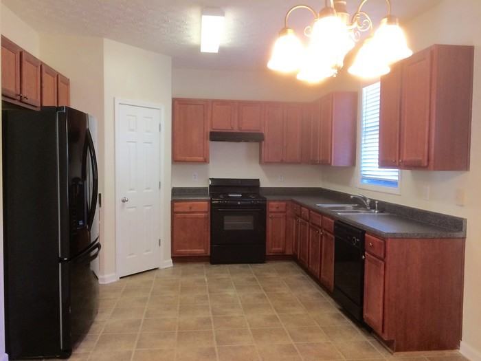 2400 Village Green Dr - Photo 3 of 12