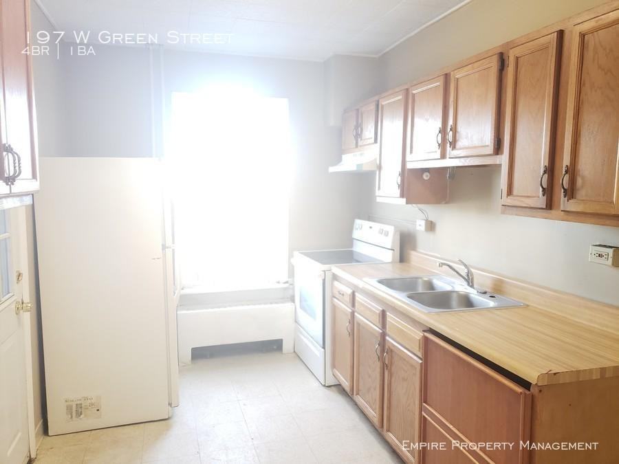 197 W Green St - Photo 3 of 9