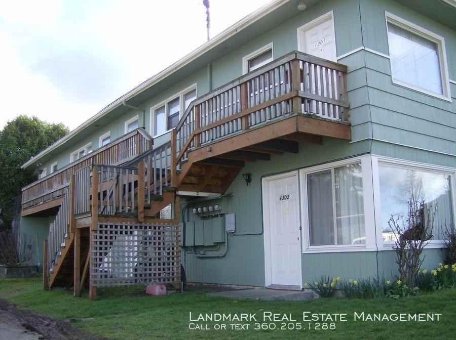 1305 Lakeway Dr - Photo 2 of 6