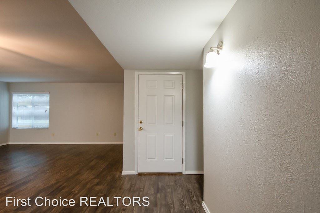 2825 Ivanridge Ln - Photo 2 of 14