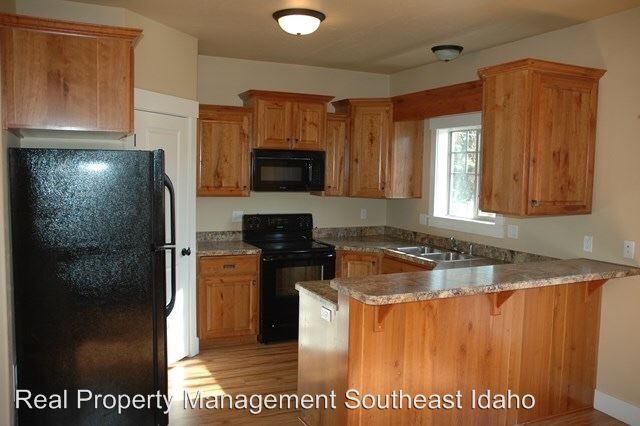 17 S 4th W - Photo 3 of 9