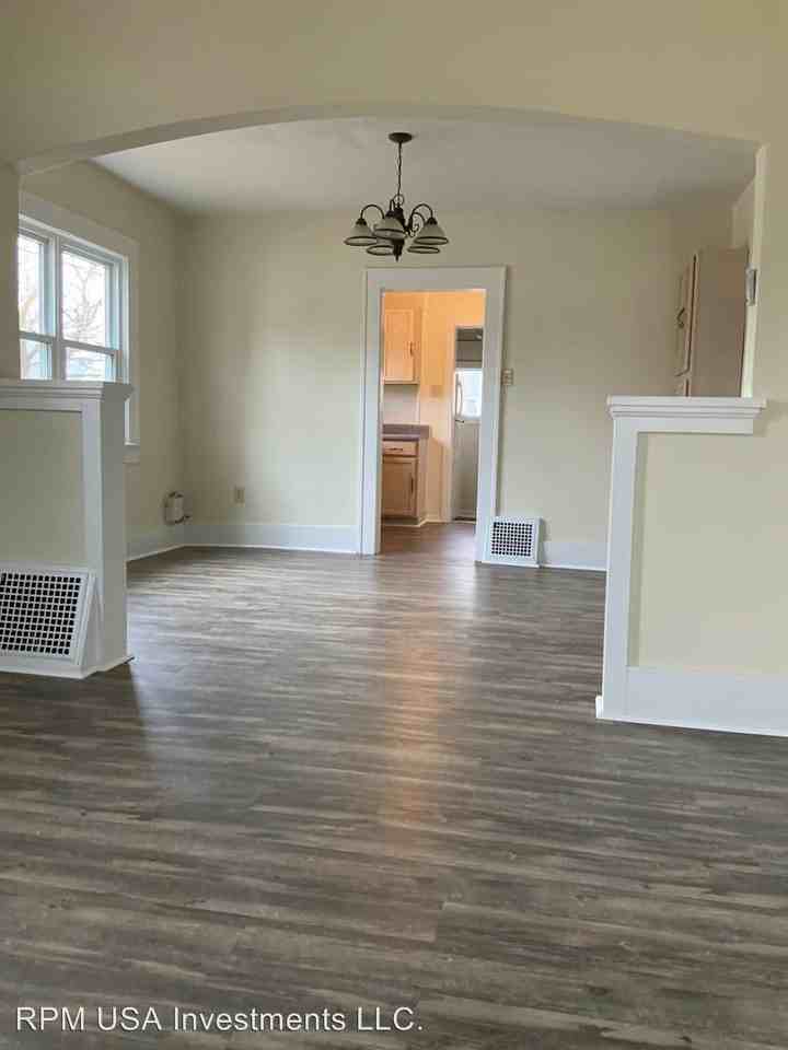 2036 Brooklyn Ave - Photo 2 of 8