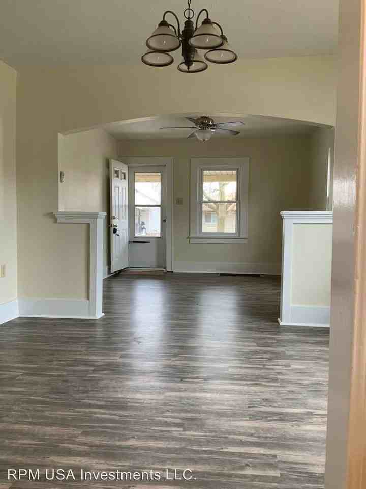 2036 Brooklyn Ave - Photo 3 of 8