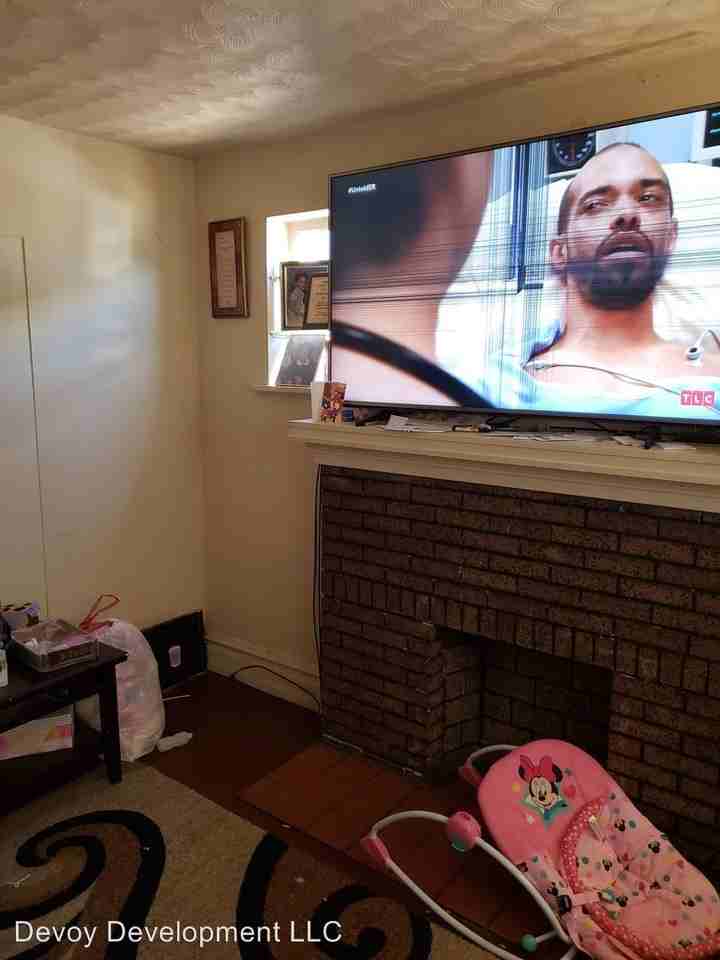 3457 Pine Grove Ave - Photo 2 of 4