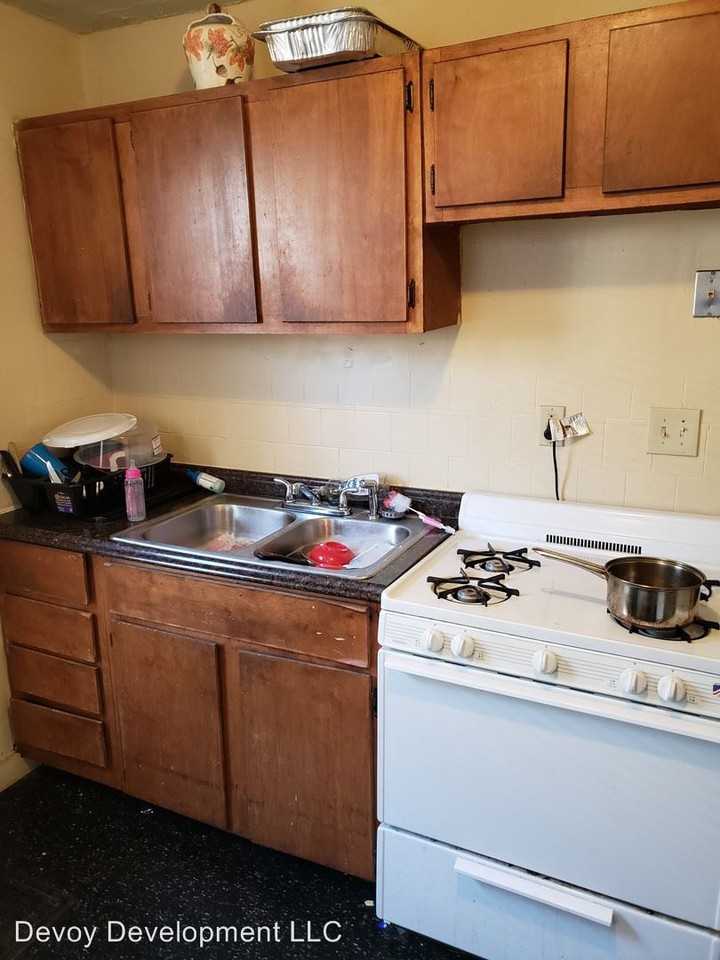 3457 Pine Grove Ave - Photo 3 of 4