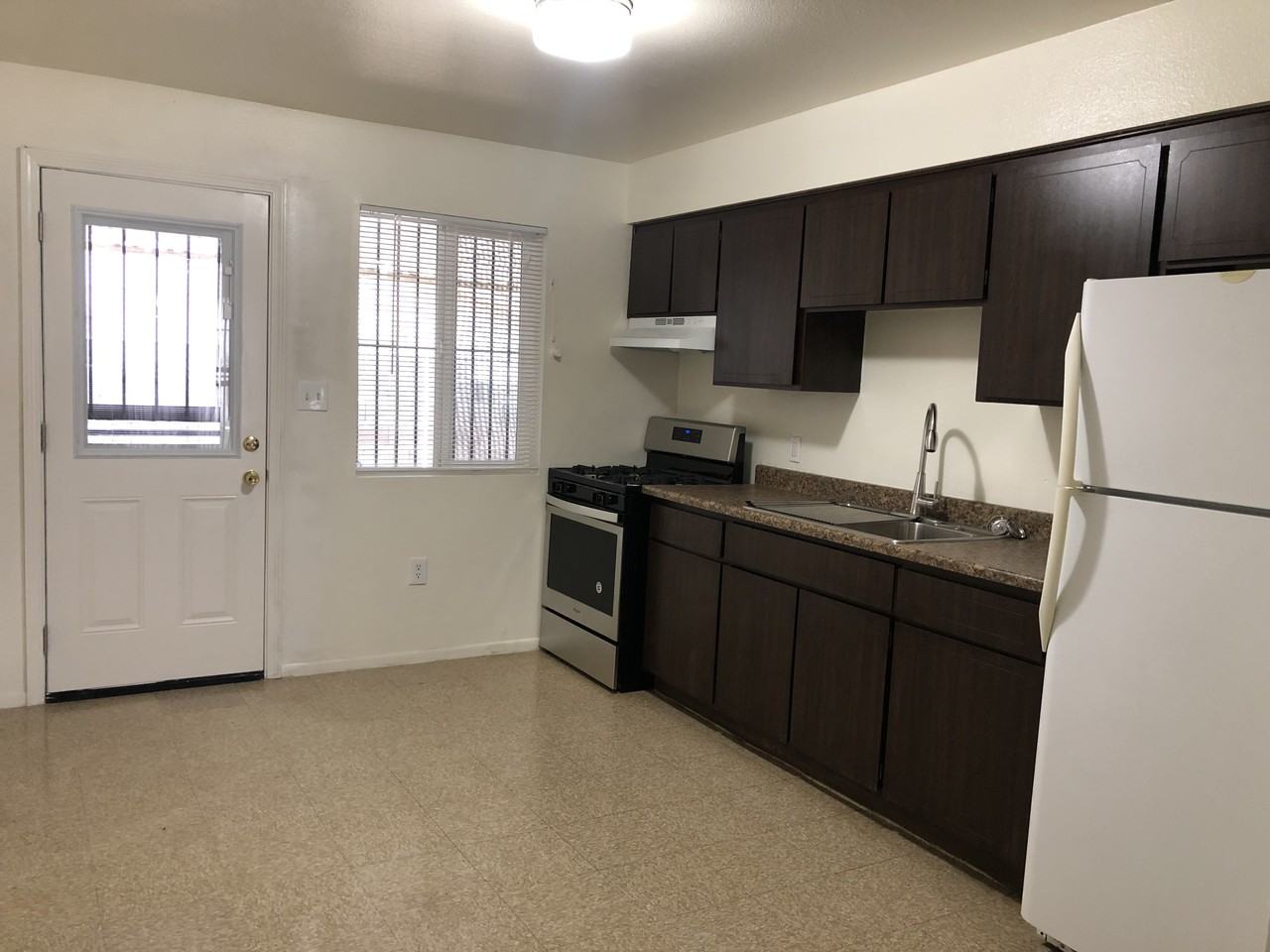 1726 W Peoria Ave #2 - Photo 3 of 8