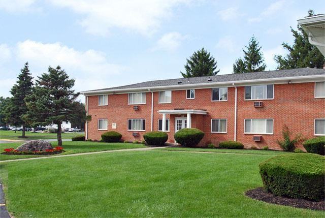 180 Greystone Ln - Photo 2 of 4