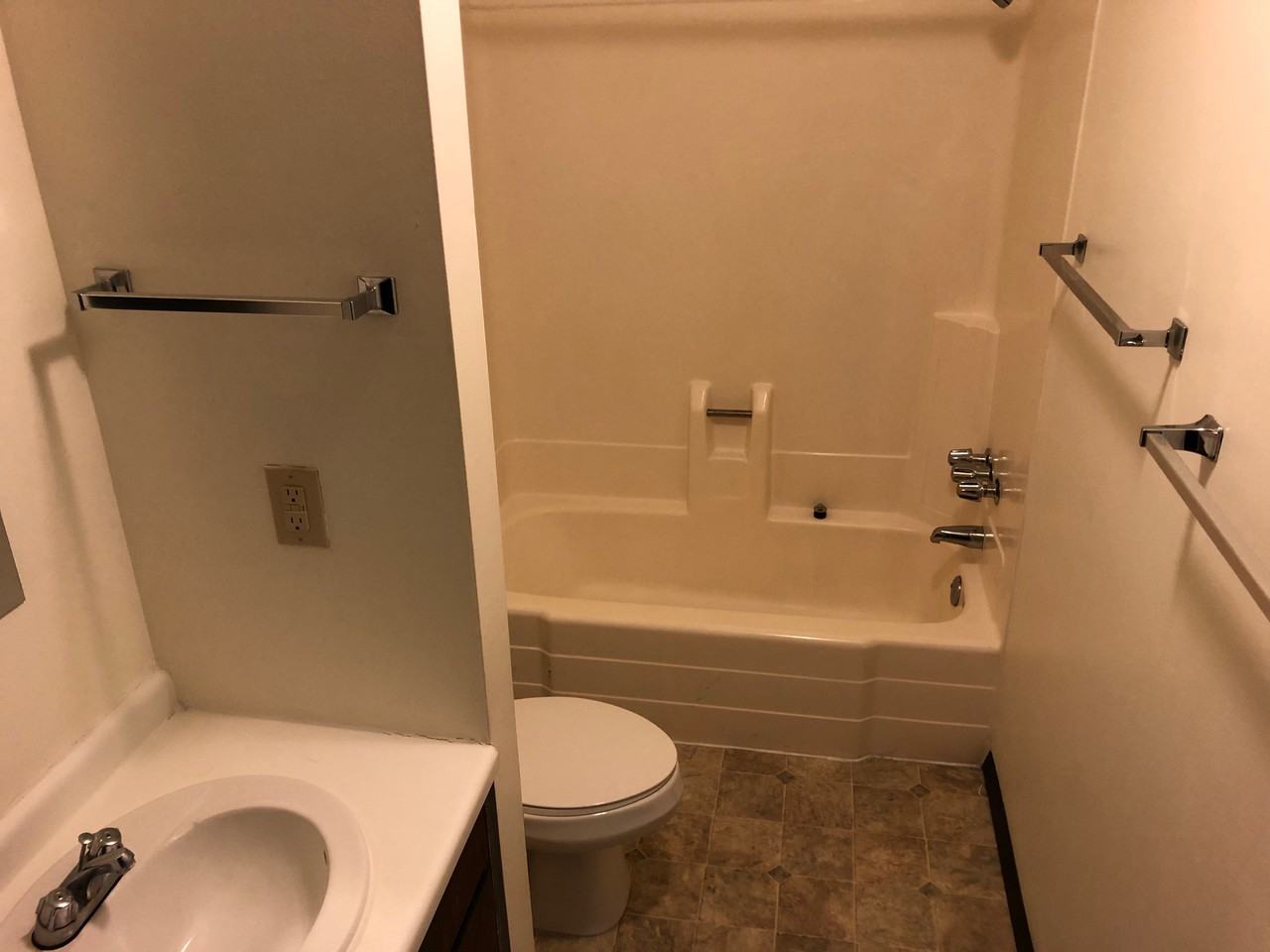 378 Lakeland Dr SE - Photo 3 of 4