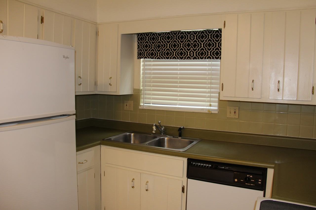 517 N Spring St - Photo 2 of 7