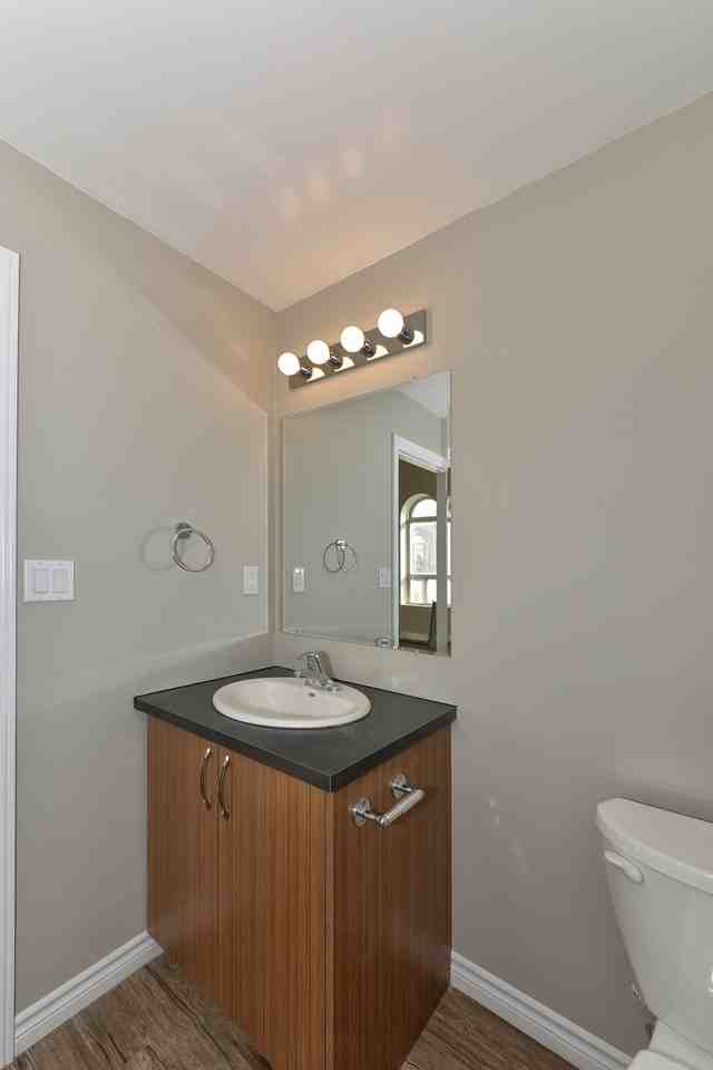 633 Talbot St - Photo 2 of 10