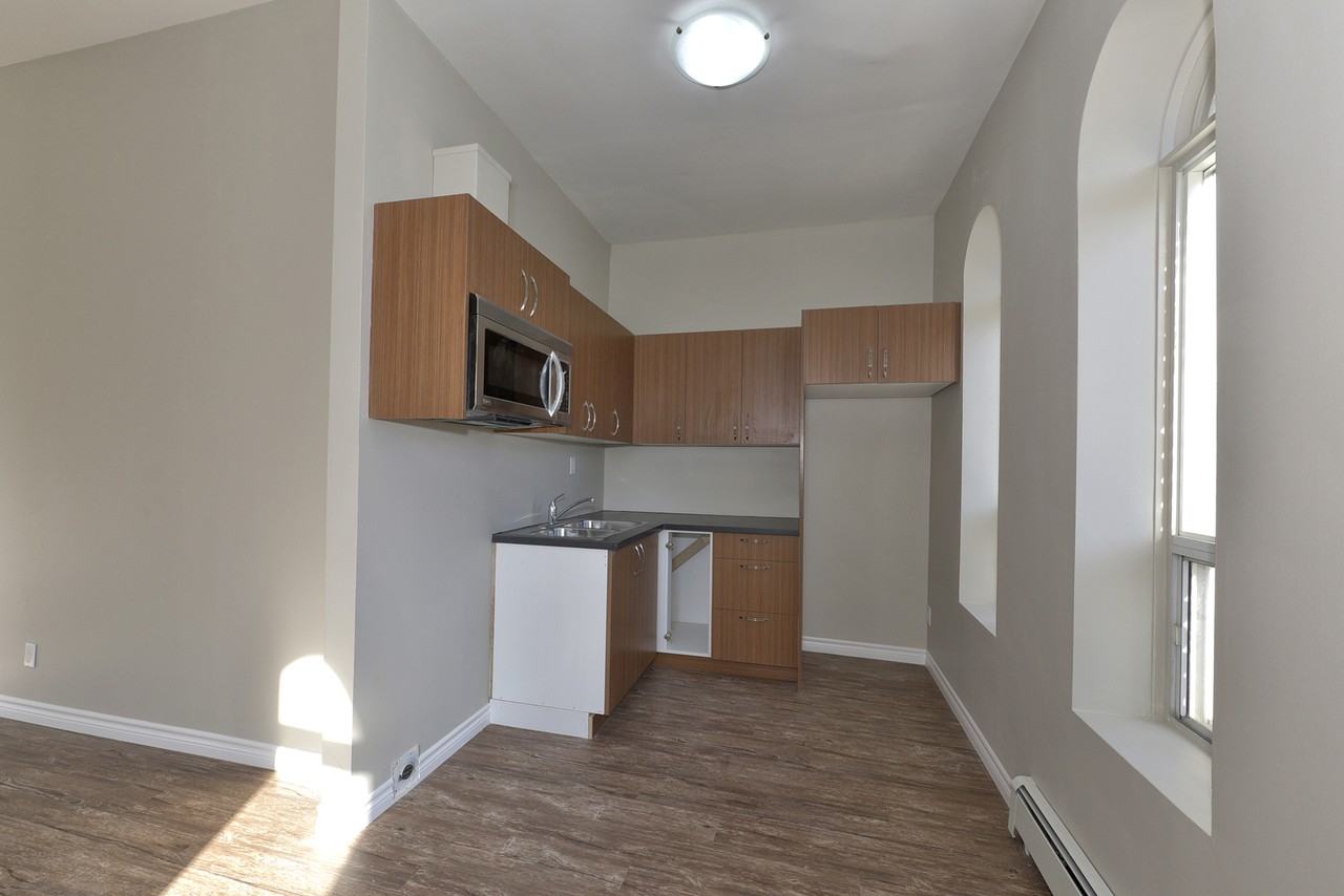 633 Talbot St - Photo 3 of 10