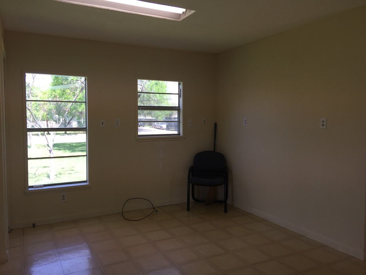 613 W Market St - Photo 2 of 9