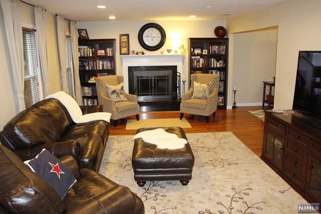 55 Pennsylvania Ave - Photo 3 of 16