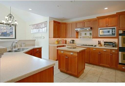 210 Marina Dr - Photo 3 of 17