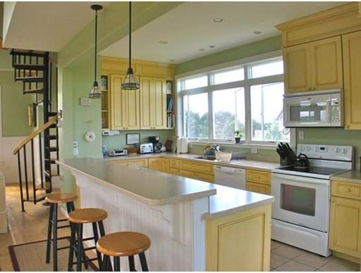 76 Mattakesett Way - Photo 2 of 15