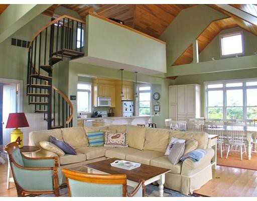 76 Mattakesett Way - Photo 3 of 15