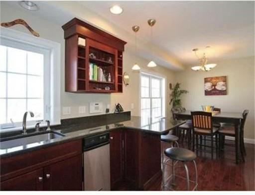 512 Sea St 512 - Photo 2 of 18