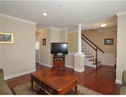 512 Sea St 512 - Photo 3 of 18