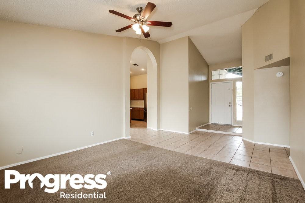 207 W Wickieup Ln - Photo 3 of 15