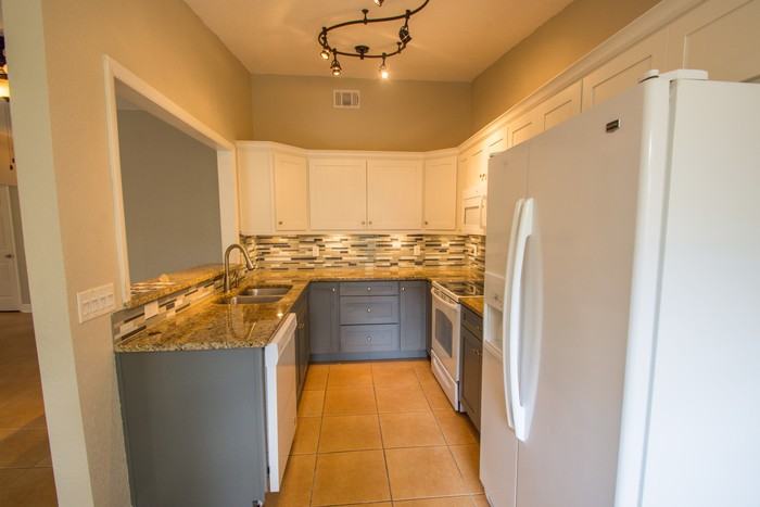 3051 Autumn Ct - Photo 3 of 15