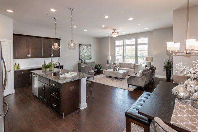 140 Easton Court - Photo 3 of 13
