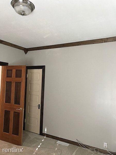 1104 W Lafayette St - Photo 2 of 3