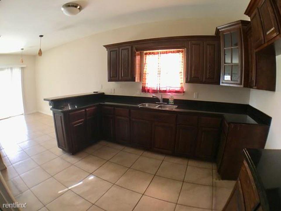 207 N 17th St - Photo 2 of 8