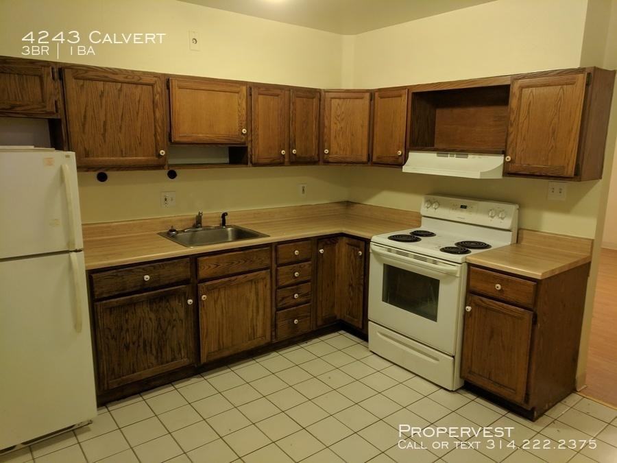 4243 Calvert Ave - Photo 2 of 9